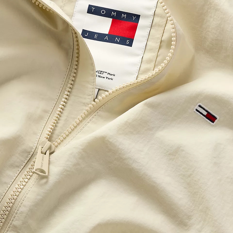 Cazadora DM0DM15382 TOMMY JEANS 7 - Tienda multimarca de moda - Escolano Moda Cazadora DM0DM15382 TOMMY JEANS - Imagen 7